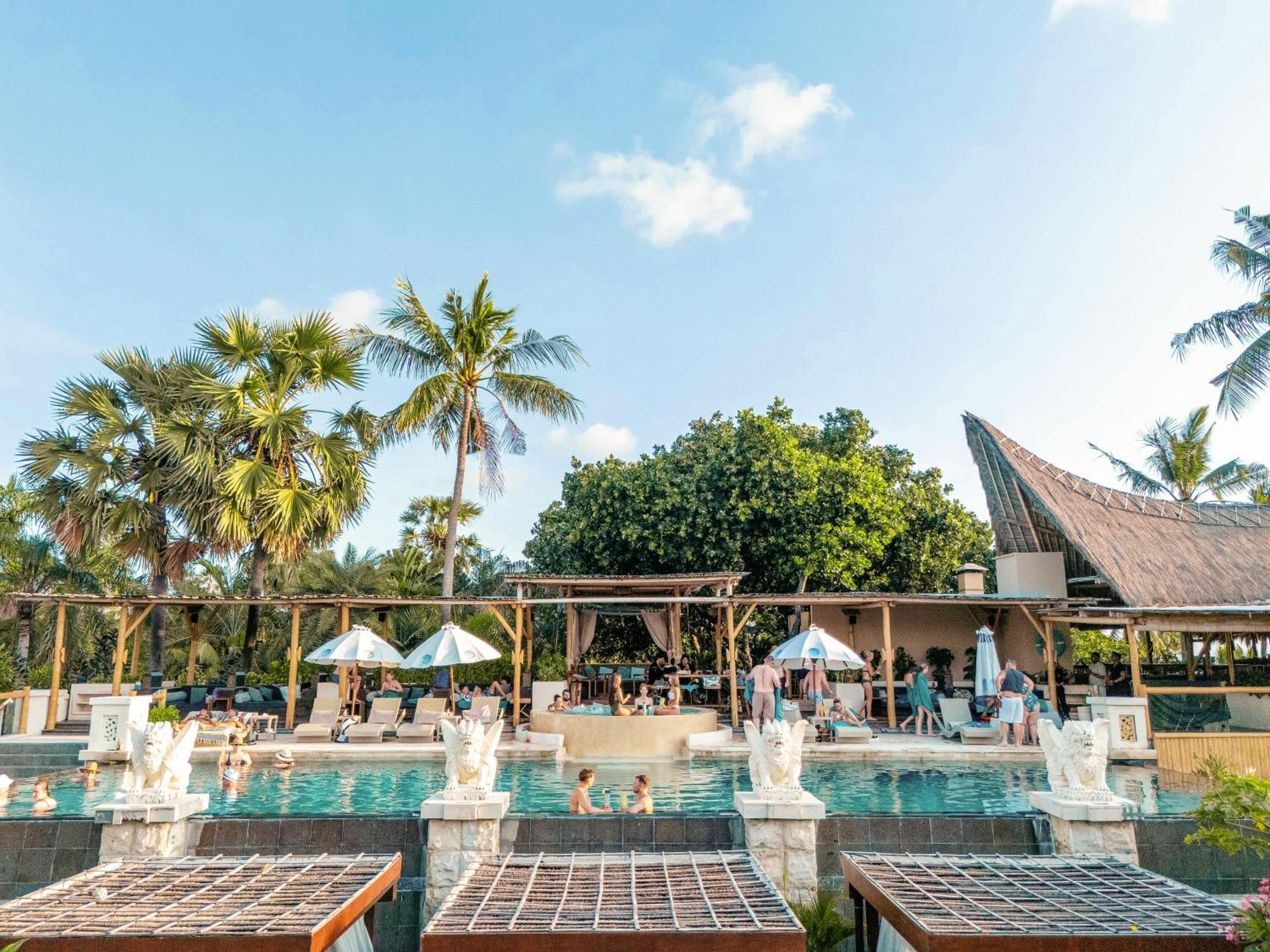 Bali Mandira Beach Resort & Spa Legian Dış mekan fotoğraf The resort's main pool